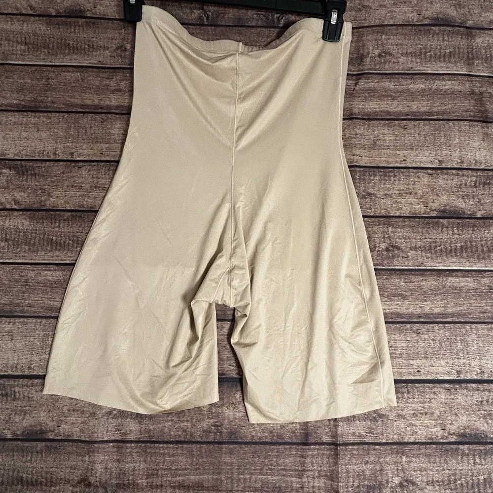 Red Hot by Spanx Womens 2X High Waisted Mid Thigh Shaping Short Neutral 10240R